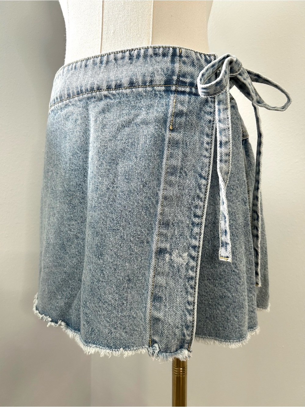 Altar’d State Frayed Side Tie Denim Skort Womens M